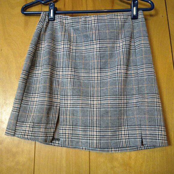H&M Divided Women's Small Plaid Elastic High Waist Mini Skirt With Front Slits - Picture 1 of 4